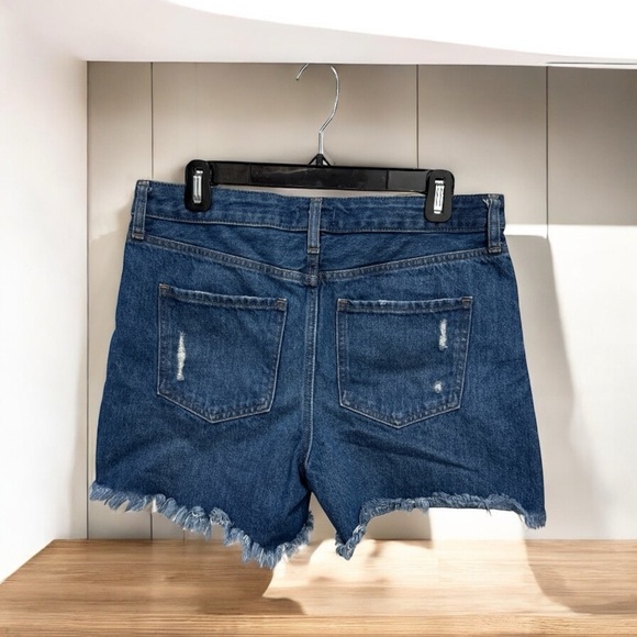 Express Boyfriend Midi Mid Rise Button Fly Denim Shorts Size 8 - Picture 4 of 11